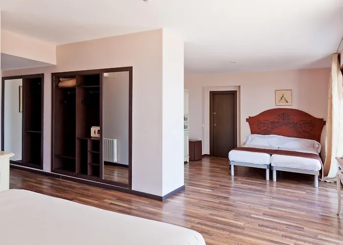 Hotel Roger De Flor By Seleqtta