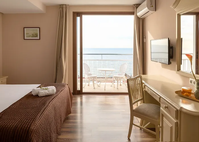 Hotel Roger De Flor By Seleqtta Lloret de Mar