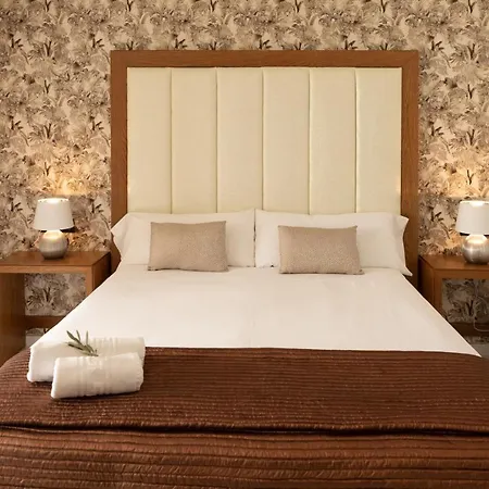Hotel Roger De Flor By Seleqtta 4*