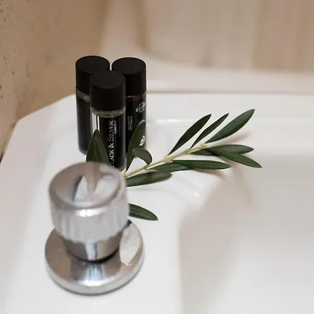 Hotel Roger De Flor By Seleqtta