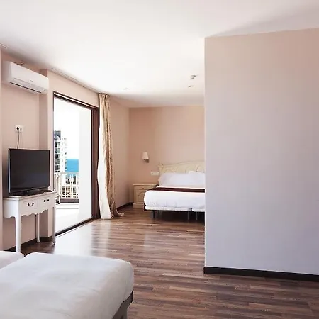 Roger De Flor By Seleqtta Hotel 4*