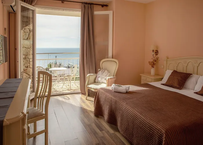 Roger De Flor By Seleqtta 4* 滨海略雷特