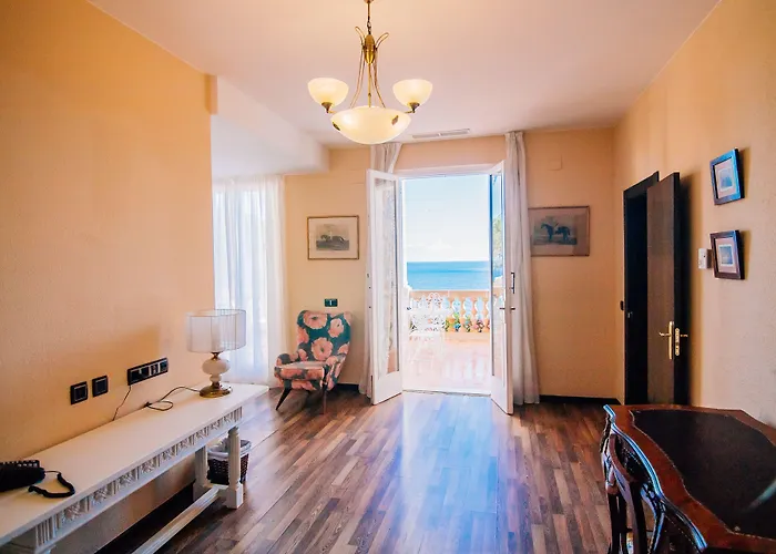 Roger De Flor By Seleqtta 4* 滨海略雷特